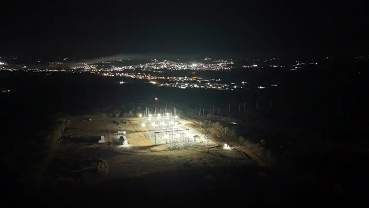 Subestação em operação contínua, 24 horas por dia.