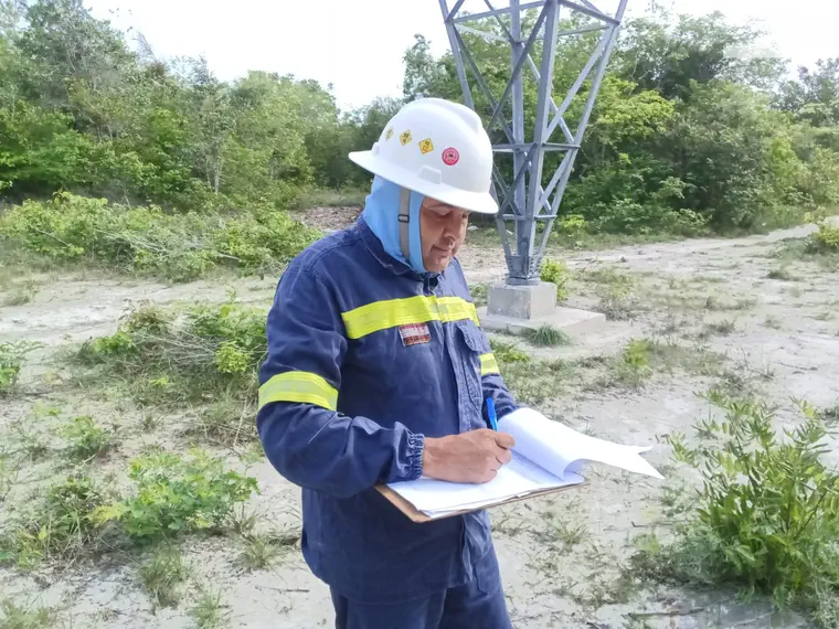 Leitura da APR antes da manutenção preventiva na LT 500 kV PBT-AUT C1, torre 242.